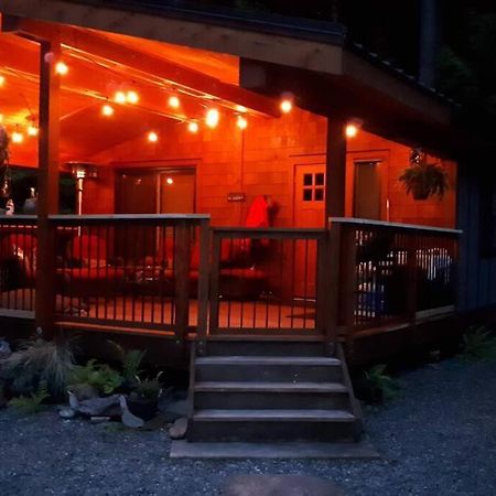 Cozy Corner Cottage Port Renfrew Exterior photo