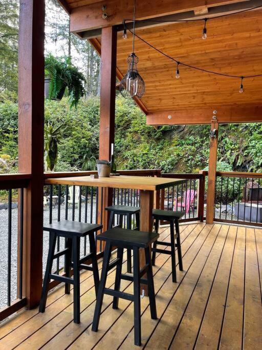 Cozy Corner Cottage Port Renfrew Exterior photo