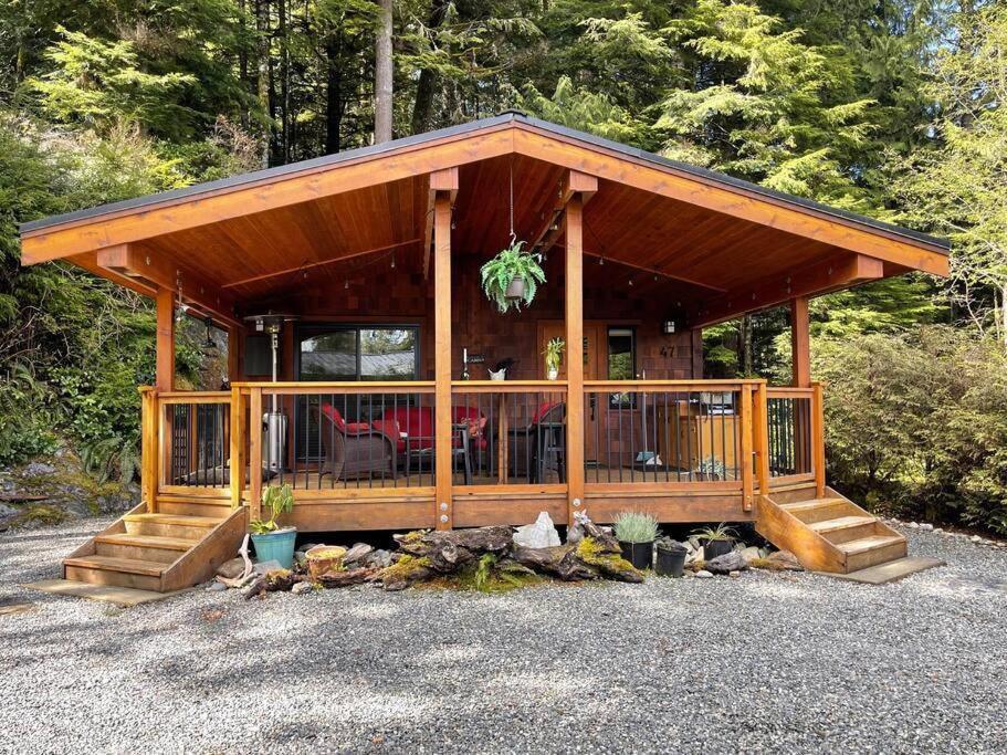 Cozy Corner Cottage Port Renfrew Exterior photo