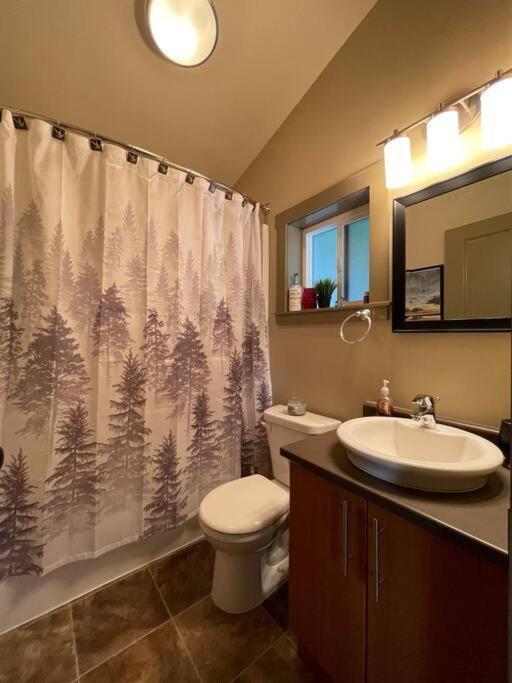 Cozy Corner Cottage Port Renfrew Exterior photo