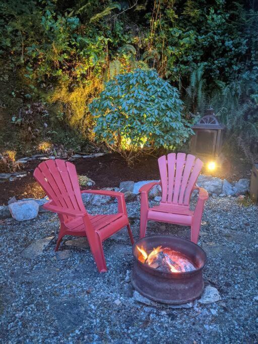 Cozy Corner Cottage Port Renfrew Exterior photo